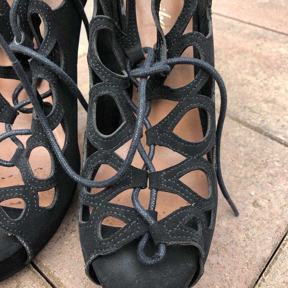 Heels Size 7.5 - Picture 2 of 5